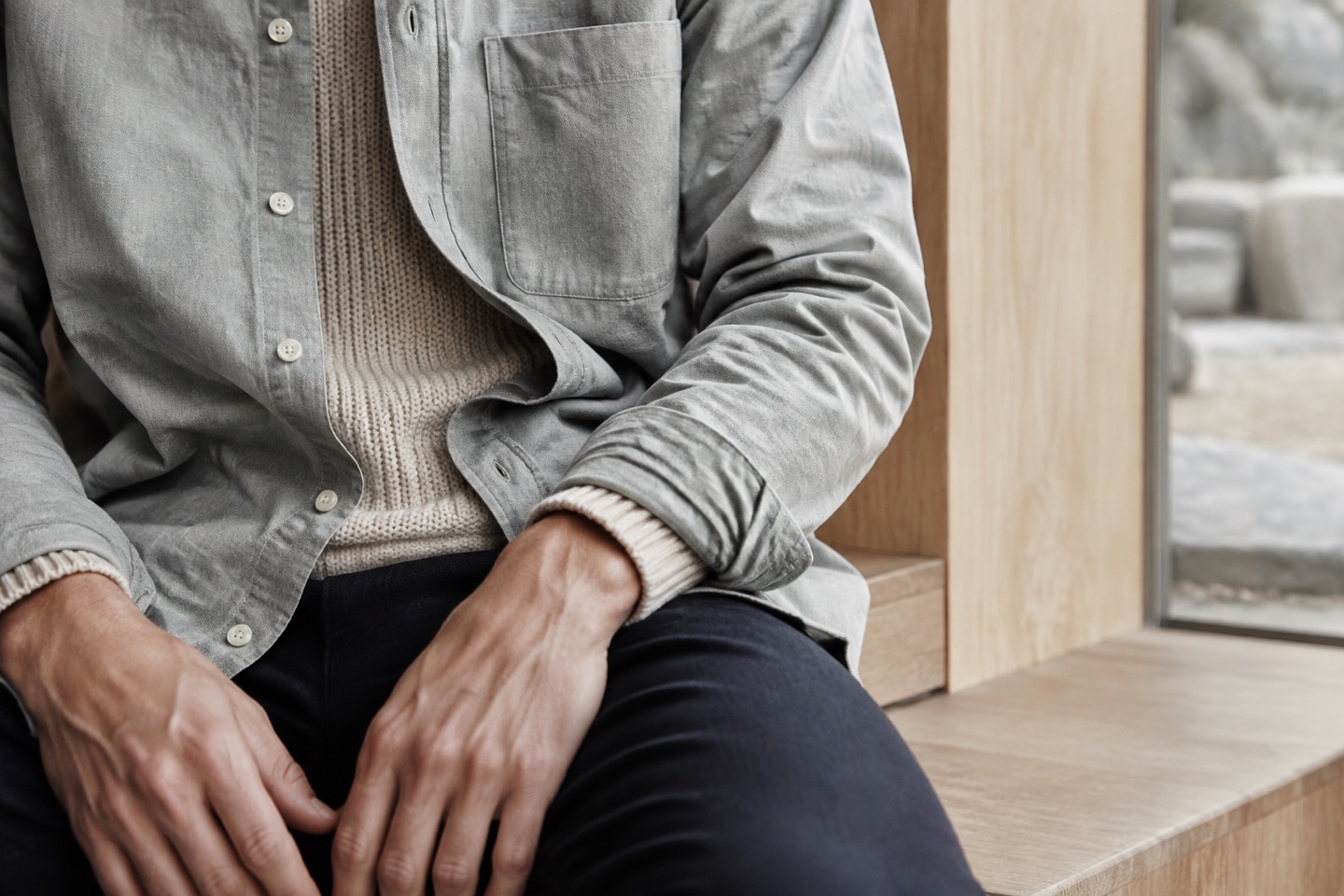 Detalje af materialer og håndværk inspireret af KnowledgeCotton Apparel