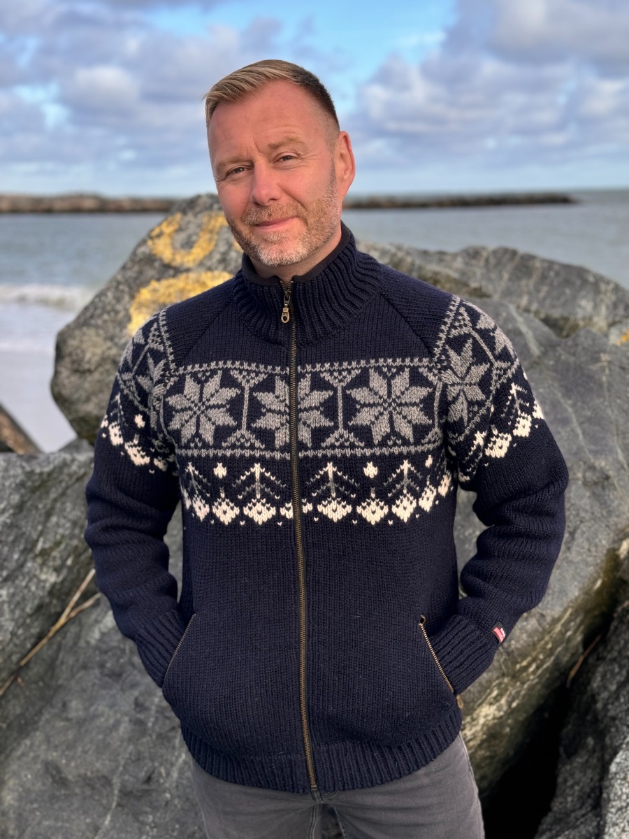 Islandsk Strik Cardigan M Lommer fra Wool Of Scandinavia