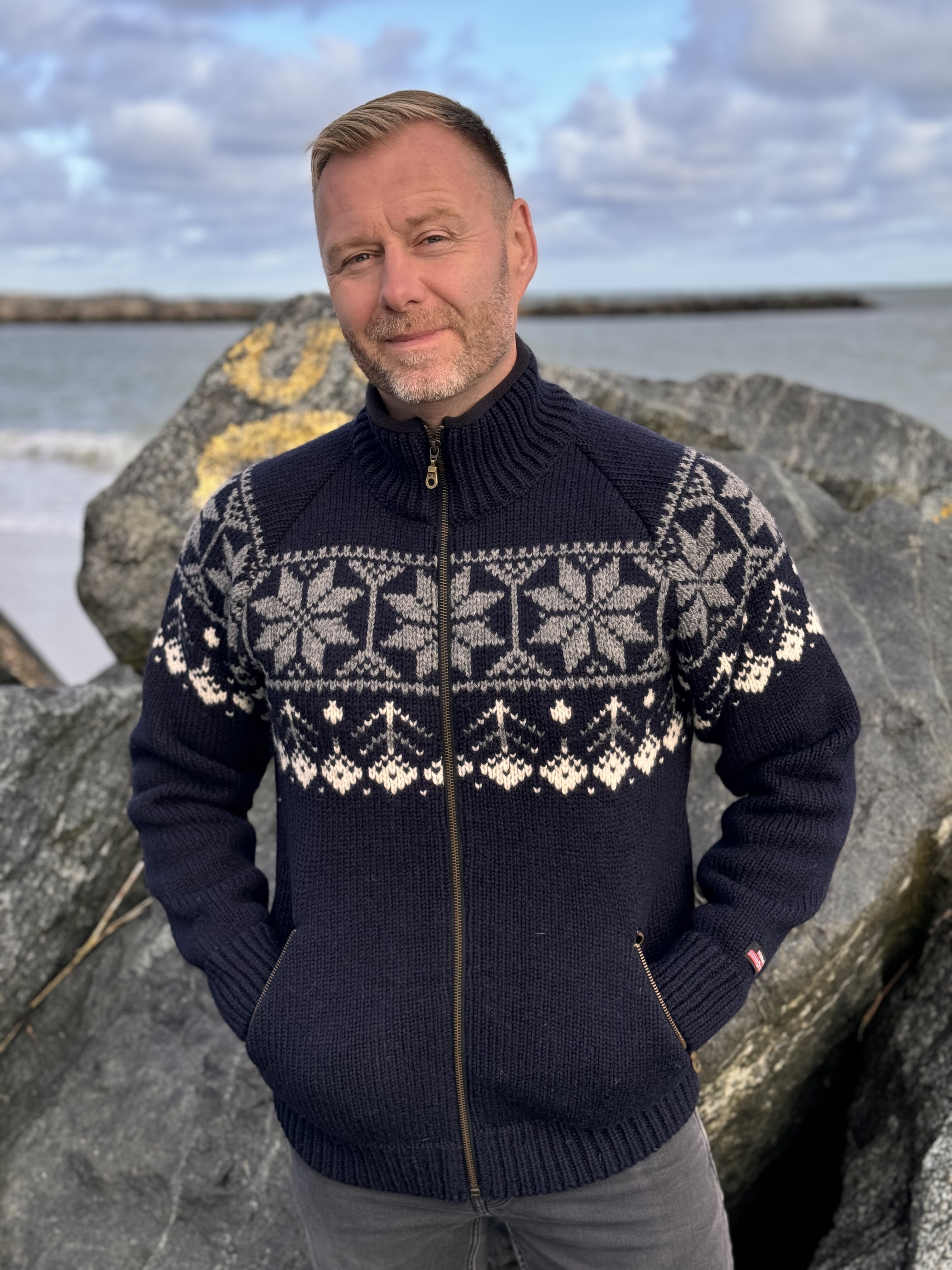 Islandsk Strik Cardigan M Lommer Medium fra Wool Of Scandinavia
